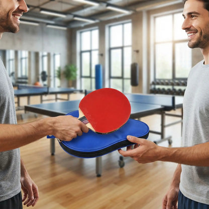 Ami donne raquette de ping pong