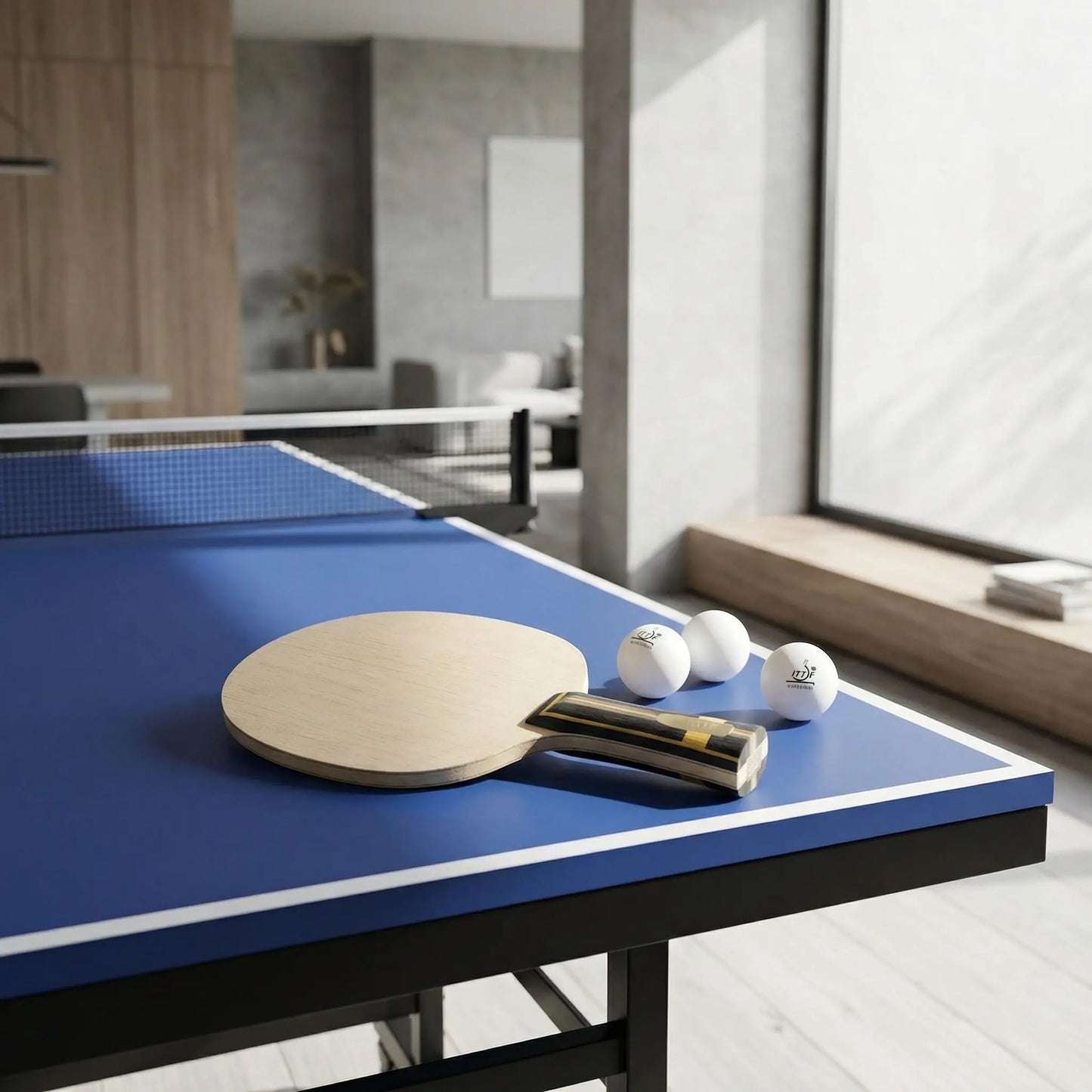 Raquette ping pong bois 7 etoiles avec balles sur table de ping pong