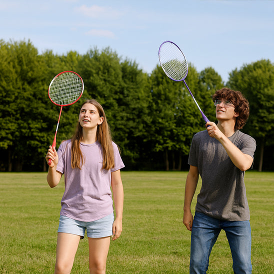 ados parc avec raquette badminton
