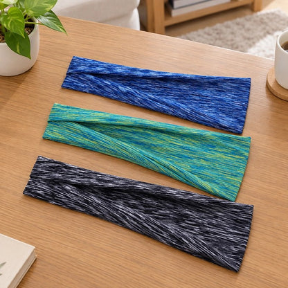 Bandeau cheveux sport​ bleu vert et noir sur table de cuisine