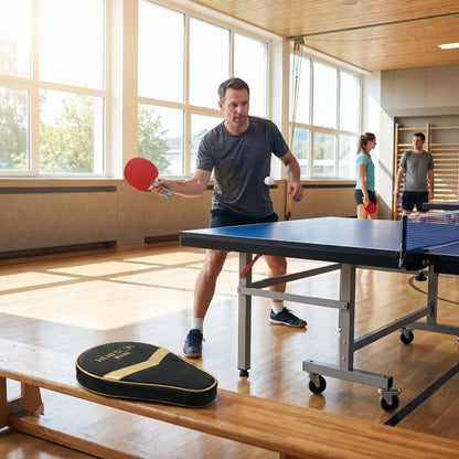 Joueur de ping pong avec sac et raquette ping pong