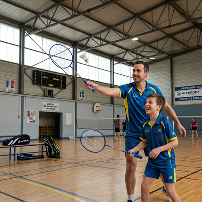 Pere fils jouent avec raquettes badminton