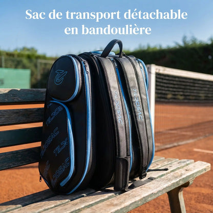 Sac de padel noir bleu détachable sur un banc