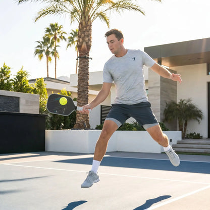 Saut avec raquette pickleball